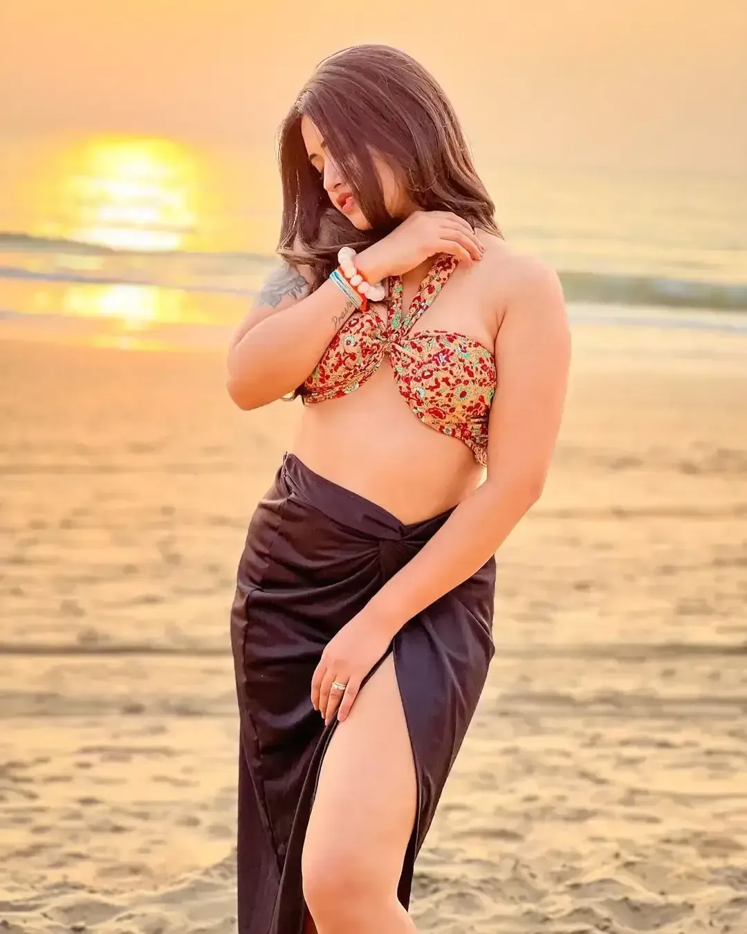 TELUGU TV ACTRESS SRAVANTHI CHOKARAPU RED BIKINI IMAGES IN BEACH 6